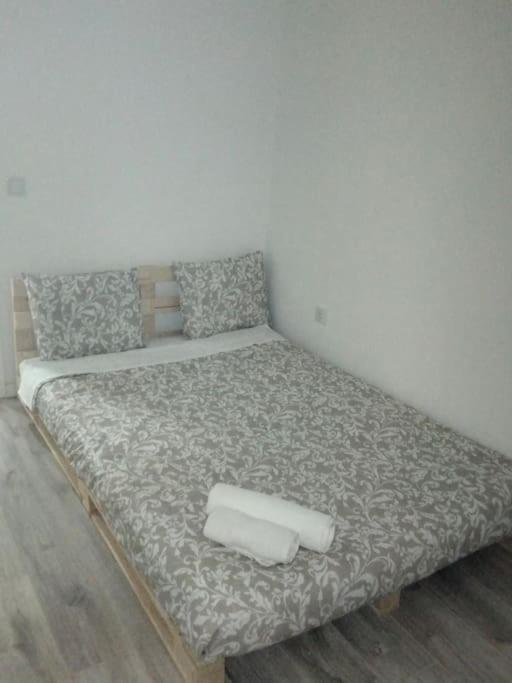Apartment Lisbon, 3 Bedroom In , 15 Min From The Amora