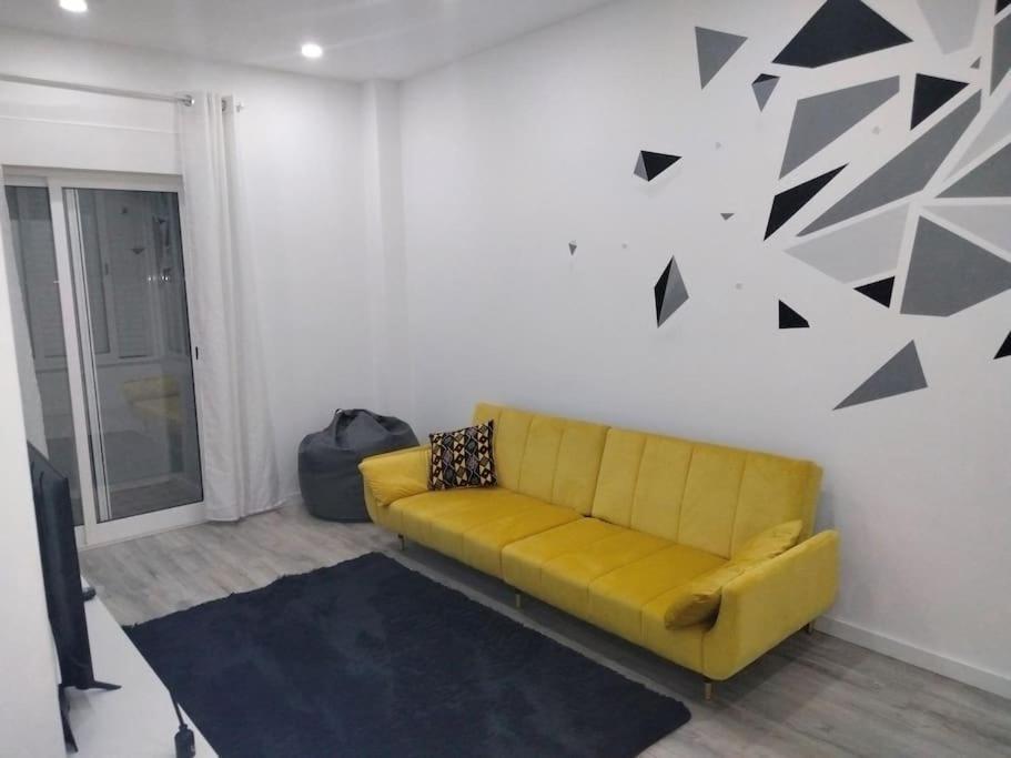 Apartment Lisbon, 3 Bedroom In , 15 Min From The *